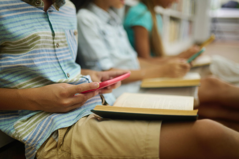 Les smartphones privés dans les écoles obligatoires jurassiennes, c’est fini. (Photo libre de droit)