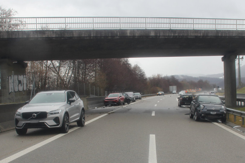 Un carambolage s'est produit vendredi matin sur l'A16 entre Courgenay et Porrentruy. (Photo : police cantonale jurassienne)