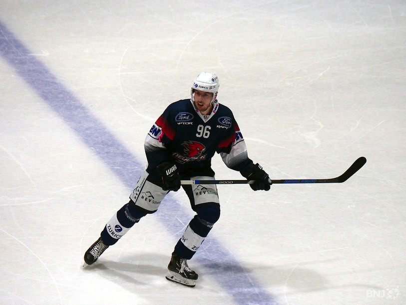 Lionel Girardin sous le maillot d'Université Neuchâtel.