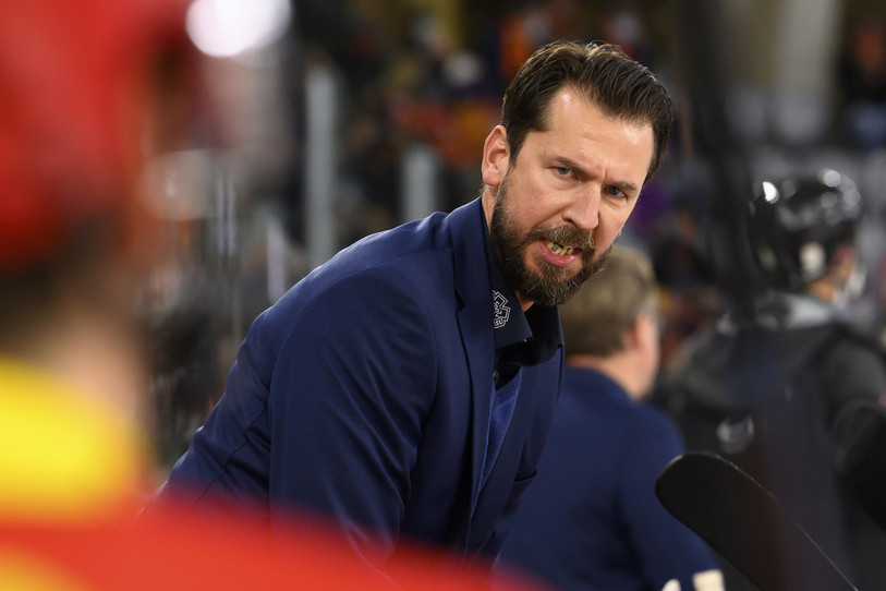 Lars Leuenberger l'avait mauvaise contre les arbitres de la rencontre. (photo : KEYSTONE/Anthony Anex).