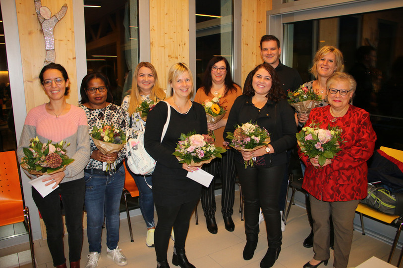 L'assemblée générale des crèches à domicile des districts de Delémont et des Franches-Montagnes a également été l'occasion de remercier les jubilaires pour leurs 10 et 20 ans de travail. (Photo: CAD).