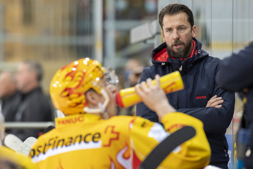 Lars Leuenberger et le HC Bienne doivent changer leur itinéraire pour leur déplacement de vendredi (photo : KEYSTONE /Marcel Bieri).