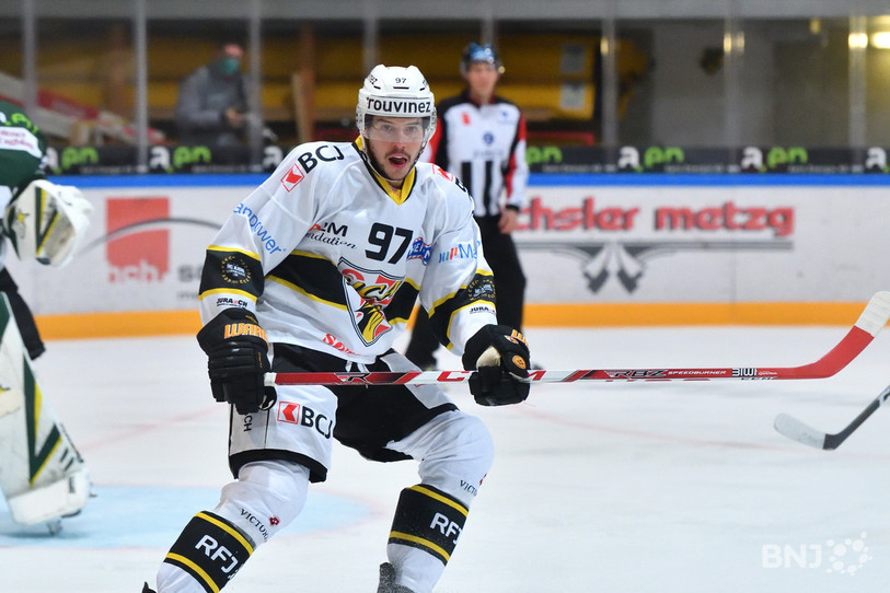Stefan Mäder a réalisé le premier triplé de sa carrière sur la glace du HCC (photo : Georges Henz).