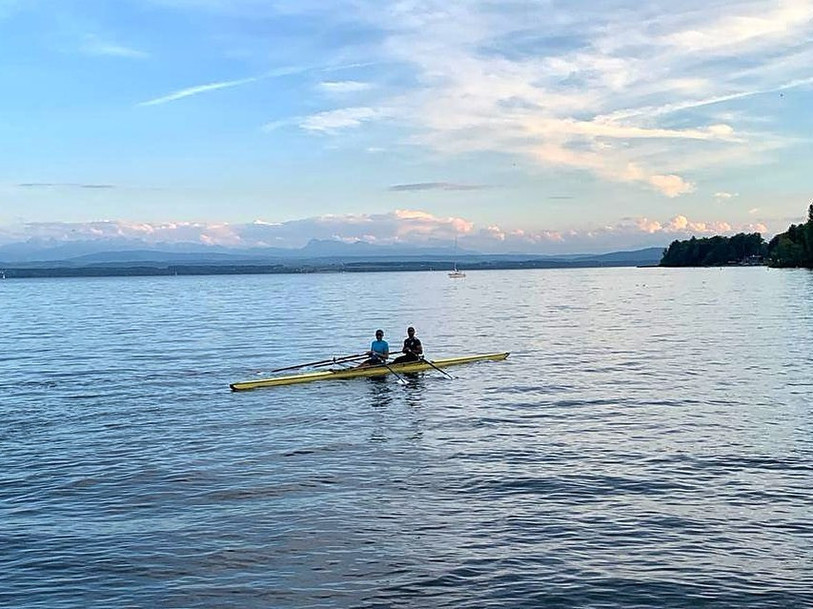 La Team aviron Neuchâtel, née en avril, possède huit bateaux mais pas encore de local de stockage. (Photo: Team aviron Neuchâtel)