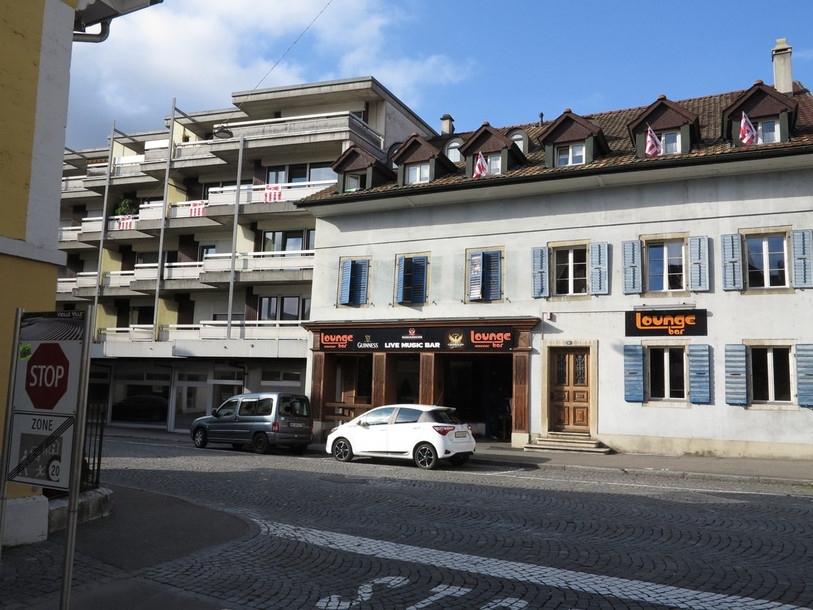 Les autonomistes affichent leur couleurs.