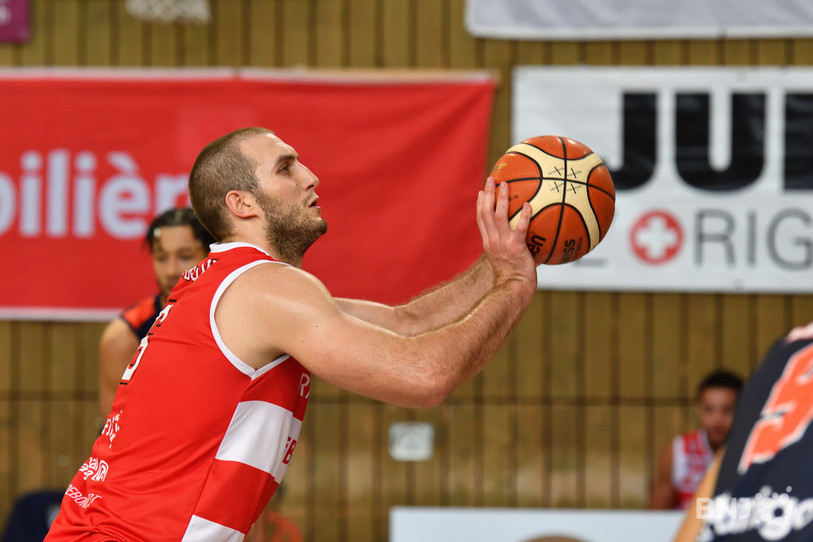 Milos Jankovic a inscrit 15 points et capté 8 rebonds mercredi soir (photo : Georges Henz).
