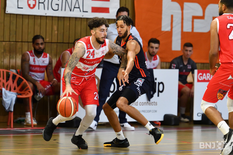 Justin Solioz (ici face à Union Neuchâtel) et le BC Boncourt peuvent poursuivre leur activité (photo : Georges Henz).