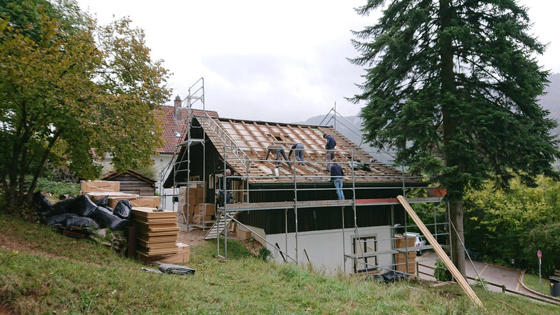 On se démène sur le chalet des scouts Perceval à Moutier. (Photo : Scouts Perceval)
