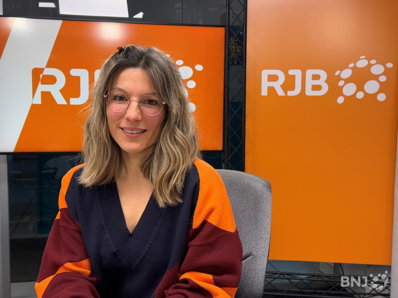 À travers sa pratique de la photographie, Gaëlle Schwimmer cherche avant tout la rencontre humaine et la connexion émotionnelle avec celles et ceux qui acceptent de se laisser capturer par son appareil.