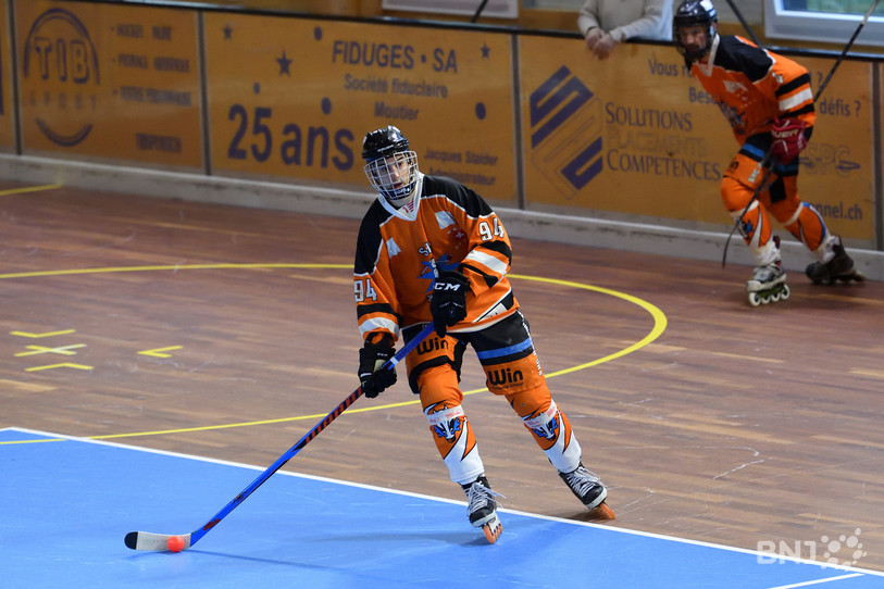 Jonas Zinkl et le SHC Rossemaison ont entamé leur série du bon patin. (Photo: Georges Henz)