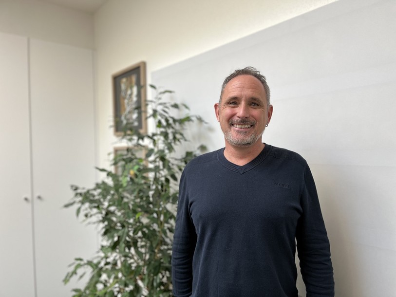 Samuel Rohrbach, directeur de l'école secondaire du Val Terbi à Vicques, explique que le règlement de l'école a dû être mis à jour pour ainsi intégrer la nouvelle directive.