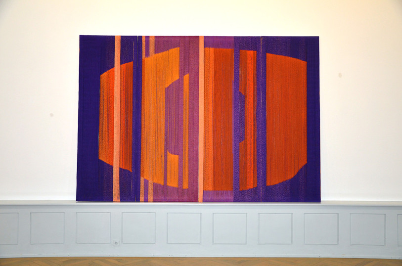 Le Musée des Beaux-Arts de La Chaux-de-Fonds accueille la première rétrospective de Jeanne-Odette. (D'ombre et de lumière, 1979-1980
Tapisserie interférence, 260 x 350 cm, © Ville de Bienne. Tous droits réservés)