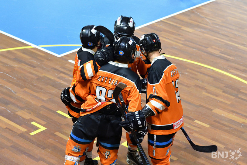 Le SHC Rossemaison était en mode rouleau-compresseur mercredi soir sur sa piste. (Archives : Georges Henz).
