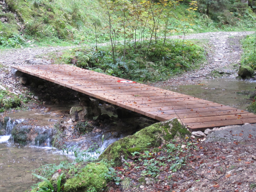 La reconstruction d'un pont sur le Tabeillon fait partie des projets menés par Jura Rando (photo: Jura Rando).