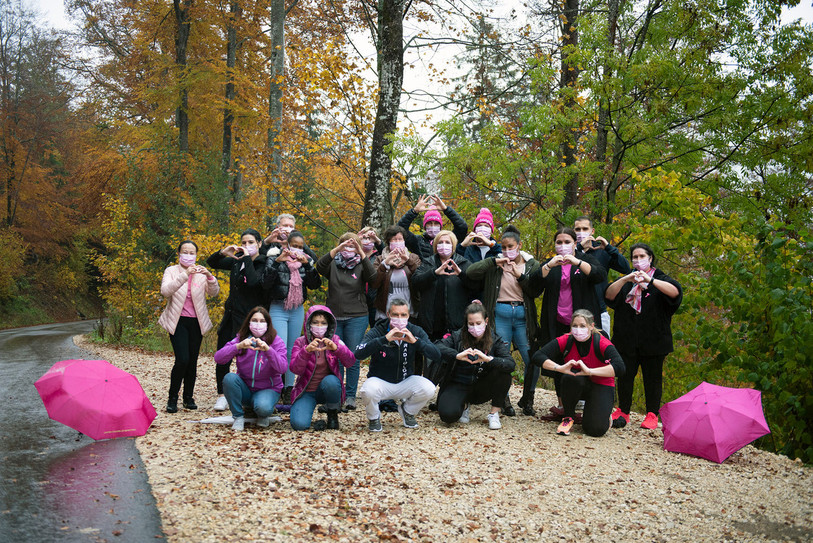 Les collaborateurs de St-Imier qui ont participé à la « marche rose ». (Photo: HJB)