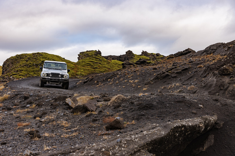 4x4 roulant dans la terre