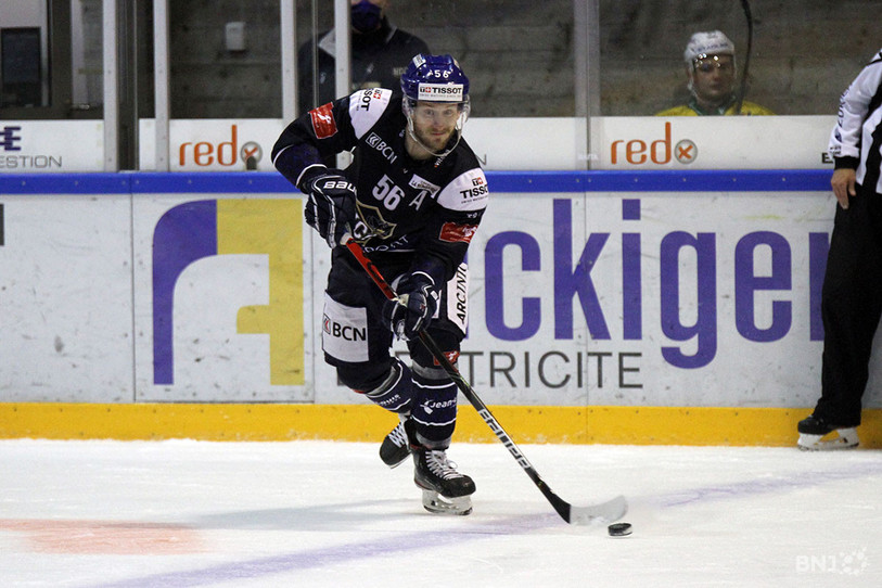 A l'image de Frédéric Iglesias, la défense chaux-de-fonnière s'est plutôt montrée à son avantage sur la glace du Kleinholz. Mais ça n'a pas suffi pour ramener des points (photo : Enrico Quaranta).