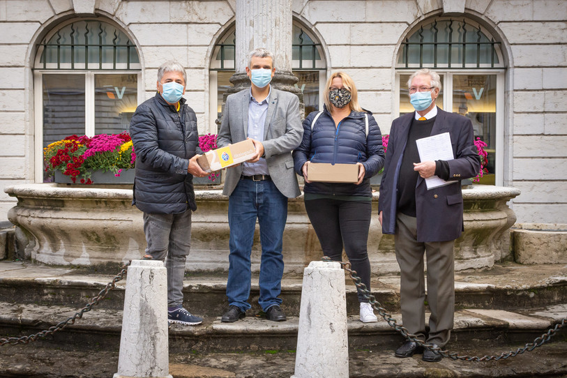 Juste à temps : fin octobre, les référendaires avaient récolté 4'340 signatures contre le réaménagement du Clos-de-Serrières à Neuchâtel. Photo: archives.