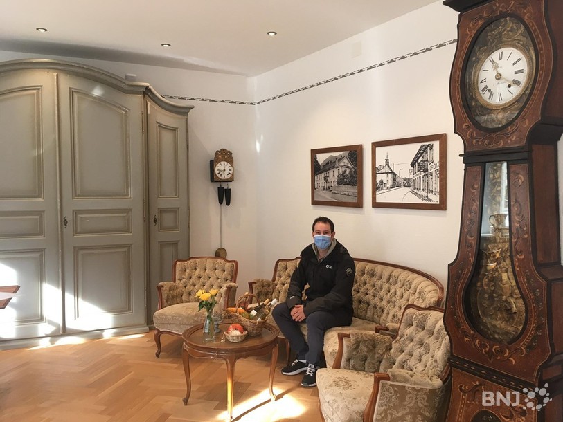 Laurent Sutter, assis dans un restaurant emblématique de La Heutte.