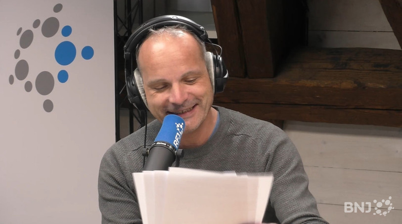 « L’autre revue de presse » ou comment revenir sur l’actualité de la semaine avec humour en compagnie de Jérôme Mouttet.