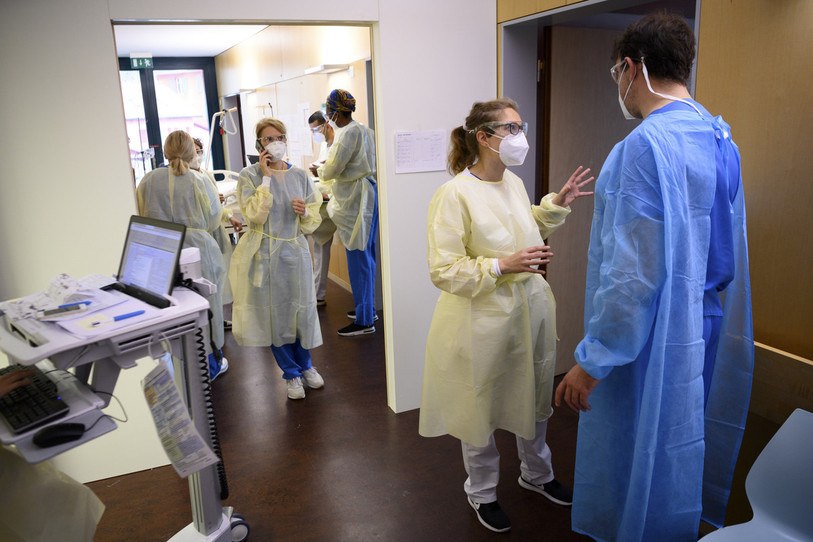 Le Réseau hospitalier neuchâtelois est concerné par ces crédits supplémentaires. (Photo archives : KEYSTONE / Laurent Gillieron).