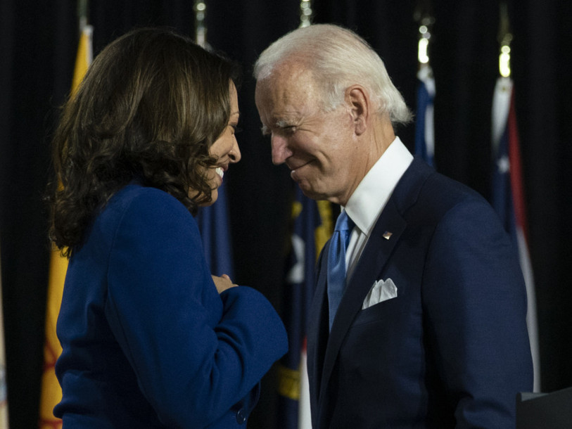 « Avec la campagne terminée, il est temps de laisser derrière nous la colère et la rhétorique enflammée et nous rassembler en tant que nation », a déclaré Joe Biden élu 46e président des Etats-Unis. « Mettons nous au travail » a tweeté sa colistière Kamala Harris. (Photo : KEYSTONE / AP / Carolyn Kaster).