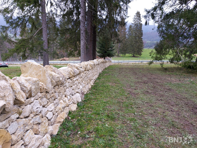 Une subvention de 7'000 francs a été accordée pour restaurer le mur de pierres sèches situé en bas de La Chaux-des-Breuleux. (Photo : illustration / archives).