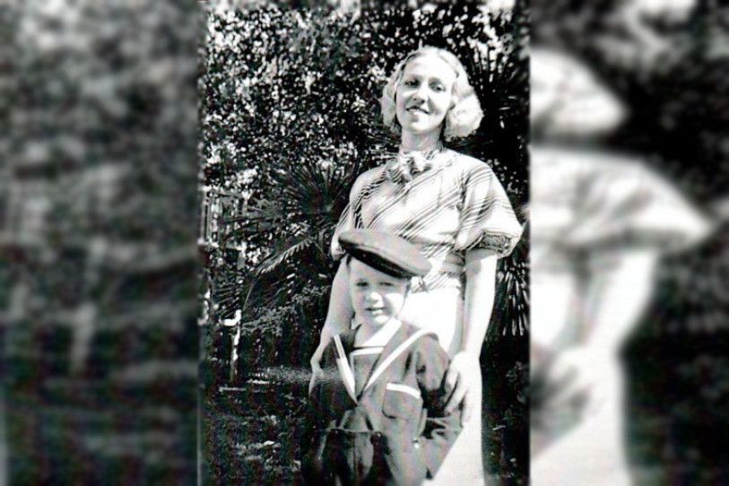 Edgar Tripet et sa mère Bella en 1934. (Photo tirée du livre « Une enfance à Shanghai »).