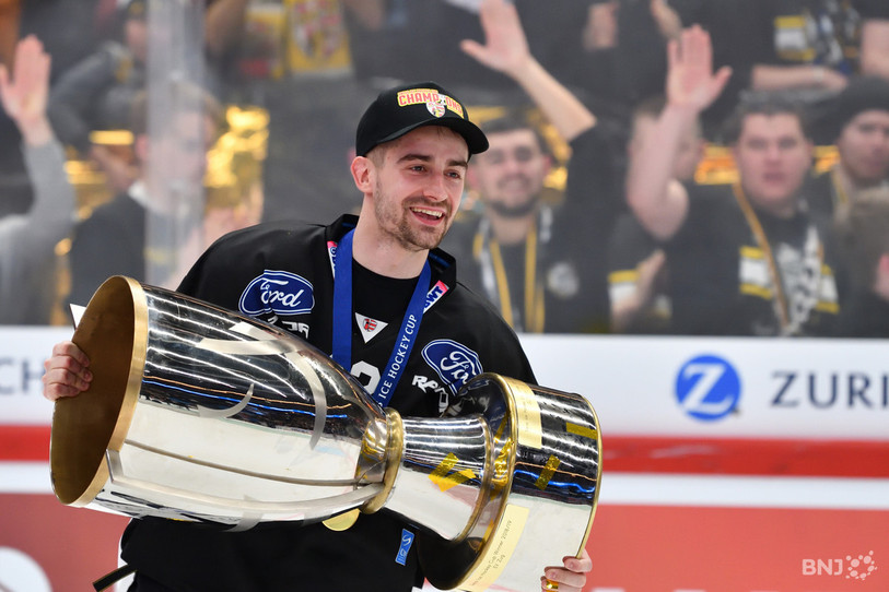 Thibault Frossard, un Jurassien qui triomphe avec le HC Ajoie (photo : archives finale de la Coupe de Suisse en février 2020).
