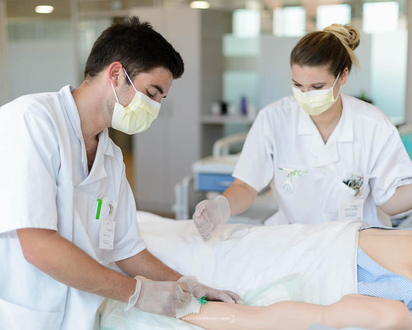 Les étudiants infirmiers de la Haute Ecole Arc sont mis à contribution dans la lutte contre le coronavirus. Photo : HE Arc Bejune