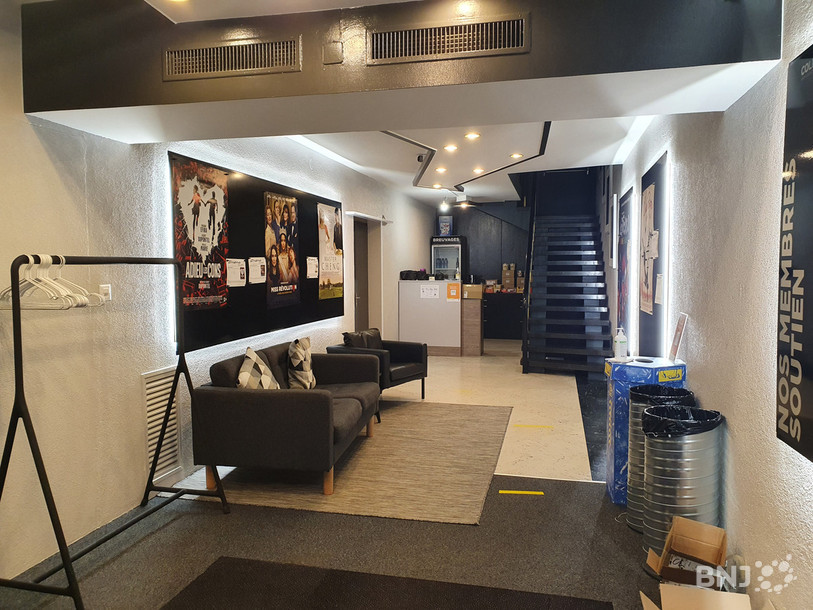 Le nouveau hall d'entrée du cinéma Colisée de Couvet. Les travaux ont été réalisés au printemps, lors de la fermeture due à la propagation du coronavirus.