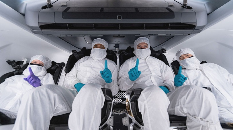 Michael Hopkins, Victor Glover et Shannon Walker de la NASA, ainsi que Soichi Noguchi de l'Agence japonaise d'exploration aérospatiale (JAXA). (Photo : presstripamerica.com_©_NASA).