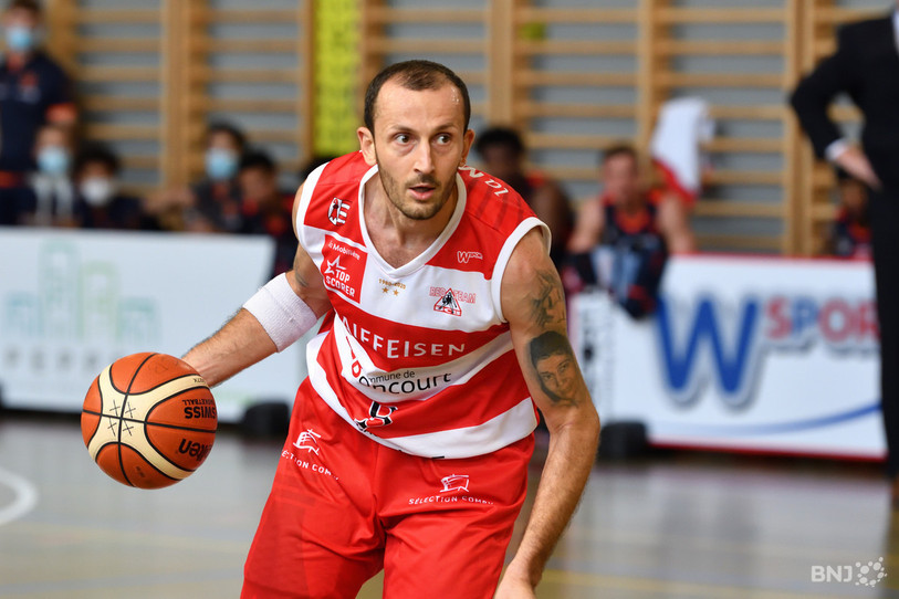 Le BC Boncourt et son capitaine Nemanja Calasan ont perdu d'un rien face à leurs voisins (photo : archives/Georges Henz).