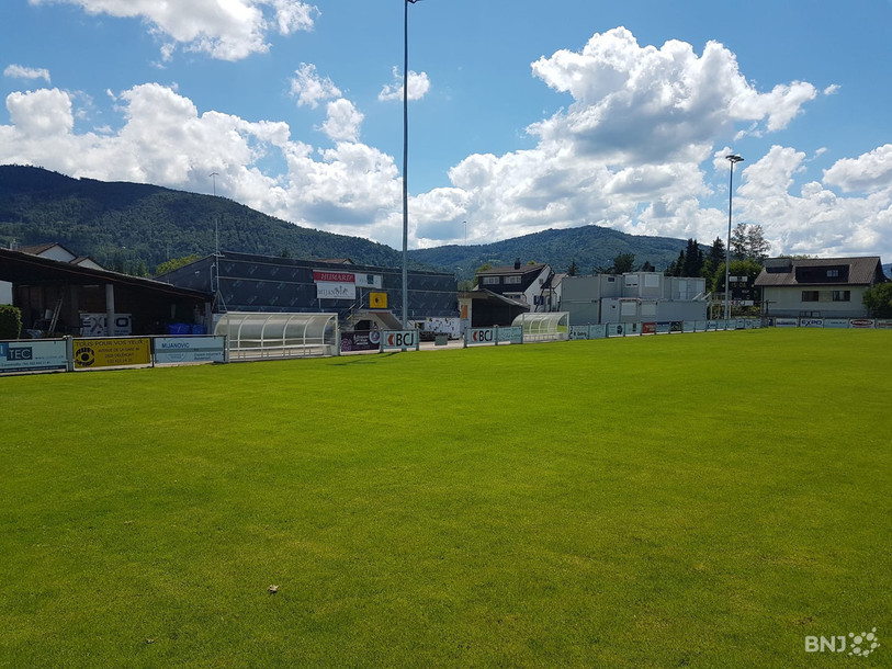 Les installations du Stade des Grands-Prés devraient prochainement faire peau neuve. Les containers (à droite de l'image) sont appelés à disparaître (photo : archives).