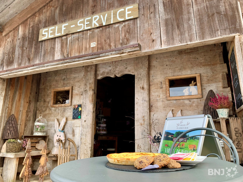 La gourmandise attend les promeneurs au self du Cerneux-Belin sur la commune de Saignelégier, chez Béatrice Bonnet, qui a préparé un totché et des cookies aux flocons d'avoine.