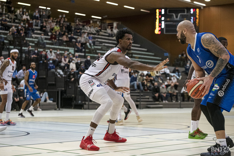 Les joueurs d'Union Neuchâtel devraient affronter Starwings samedi à La Riveraine, si aucune mauvaise surprise ne survient d'ici là (photo : archives).