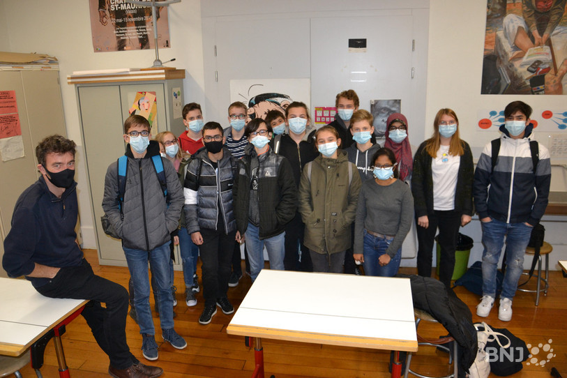 La classe 11FR252 a pris part mardi à l'atelier dédié au dessin de presse organisé par Vincent L'Epée (à gauche).