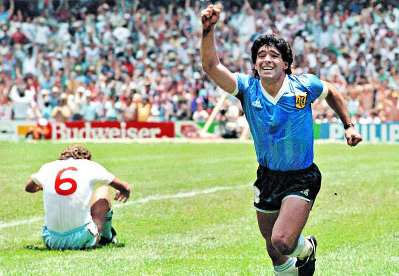 Diego Maradona célèbre son deuxième goal contre l’Angleterre durant la Coupe du Monde 1986. (Photo : libre de droits).