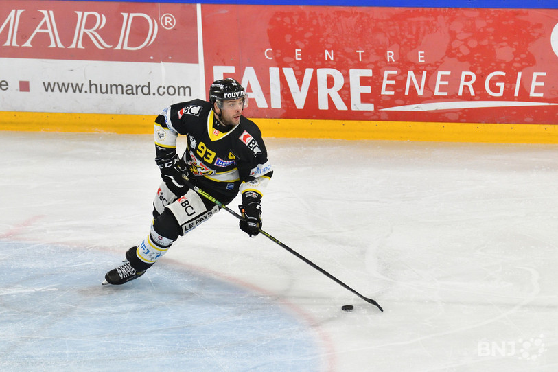 Jordane Hauert a fêté son 900e match avec le HC Ajoie par une victoire dans le derby de l'Arc jurassien (photo : archives/Georges Henz).