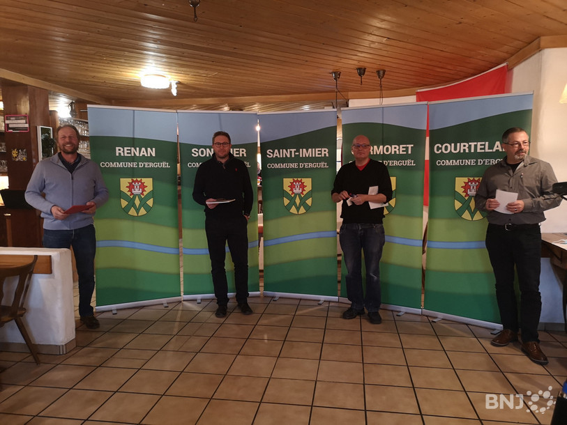 Les maires des communes concernées par la fusion du Haut-Vallon étaient réunis à Renan. (de gauche à droite) Andreas Niederhauser (Renan), Patrick Tanner (St-Imier), Gérard Py (Cormoret) et Benjamin Rindlisbacher (Courtelary). Il ne manque que la maire de Sonvilier, Rosemarie Jeanneret.