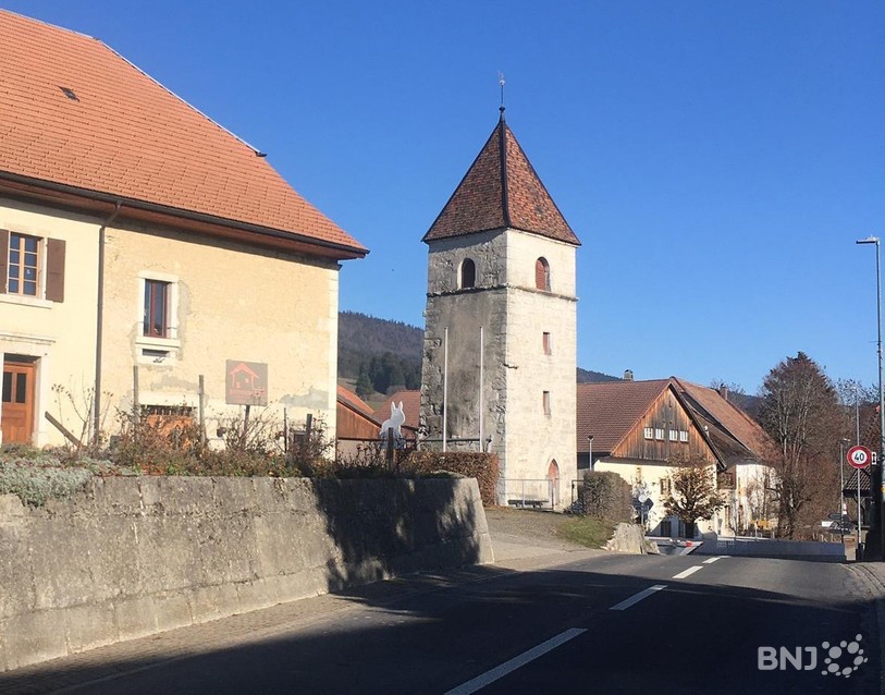 La tour de Beffroi, au centre du village.