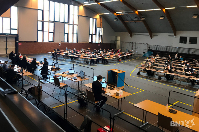 Le Grand Conseil siège au Pavillon des Sports à La Chaux-de-Fonds.