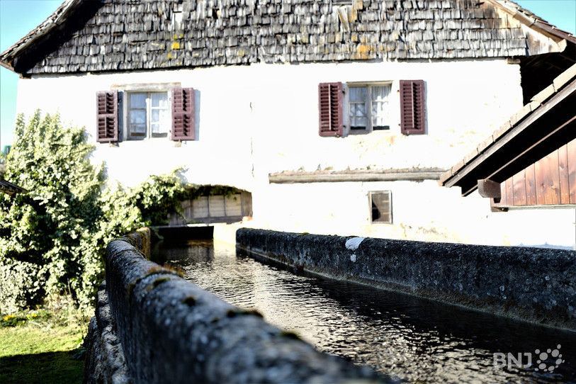 L'entrée de l'eau dans le moulin grâce à un magnifique canal.