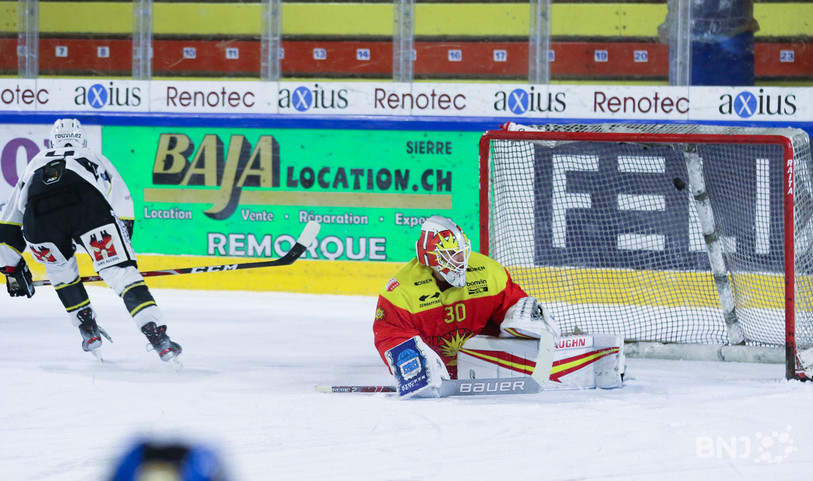Jonathan Hazen inscrit son pénalty du 7-2 (photo : Mauricette Schnider).