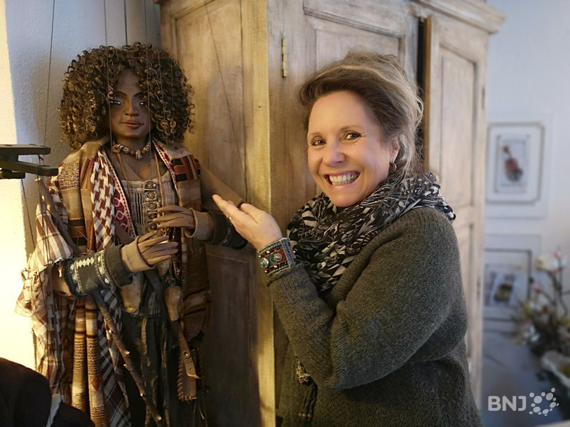 Frédérique Santal nous présente l'une de ses marionnettes fétiches: sa bergère berbère