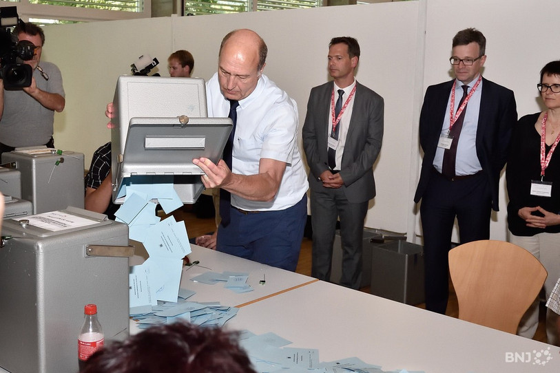 Dominique Baillif lors du dépouillement du vote communaliste de Moutier le 18 juin 2017. (Photo d'archives : Georges Henz)