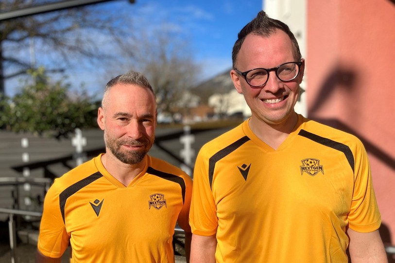 Steve Morand et David Krebs (de gauche à droite) étrennent les couleurs de la nouvelle Nextgen Soccer Academy.