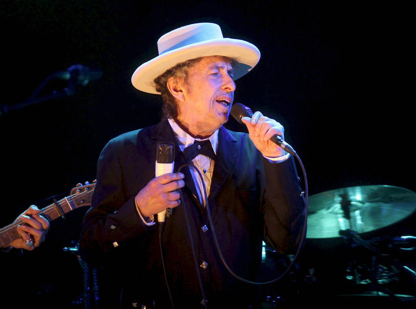 A bientôt 80 ans, Bob Dylan monte encore régulièrement sur scène, comme ici en 2012 lors d'un festival en Espagne. (Photo : EPA/DOMENECH CASTELLO).