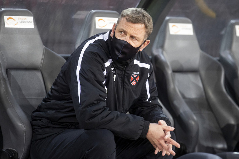 Stéphane Henchoz vit-il ses derniers moments le banc de Neuchâtel Xamax FCS ? (photo : KEYSTONE/Alexandra Wey).