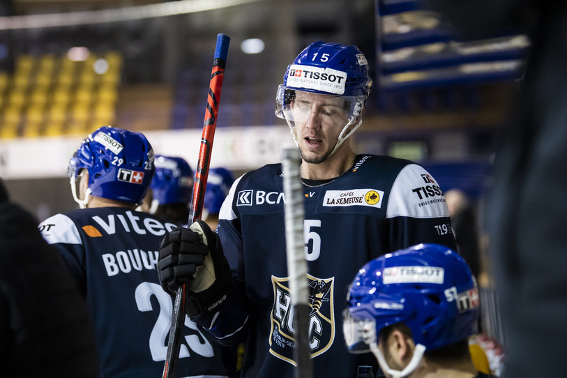 Lou Bogdanoff, ici avec le maillot du HCC, portera la tunique du HC Ajoie la saison prochaine. (Photo : KEYSTONE/Jean-Christophe Bott).